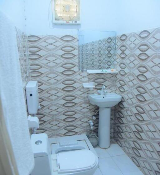 디럭스 트리플 룸, Shaheen Continental Multan