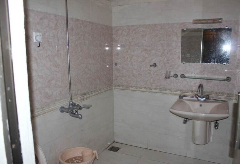 디럭스 트리플 룸, Shaheen Continental Multan