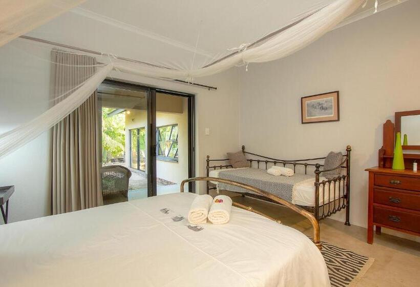 غرفة قياسية ثلاثية مطلة علي الحديقة, Thornforest Luxury Bush Lodge