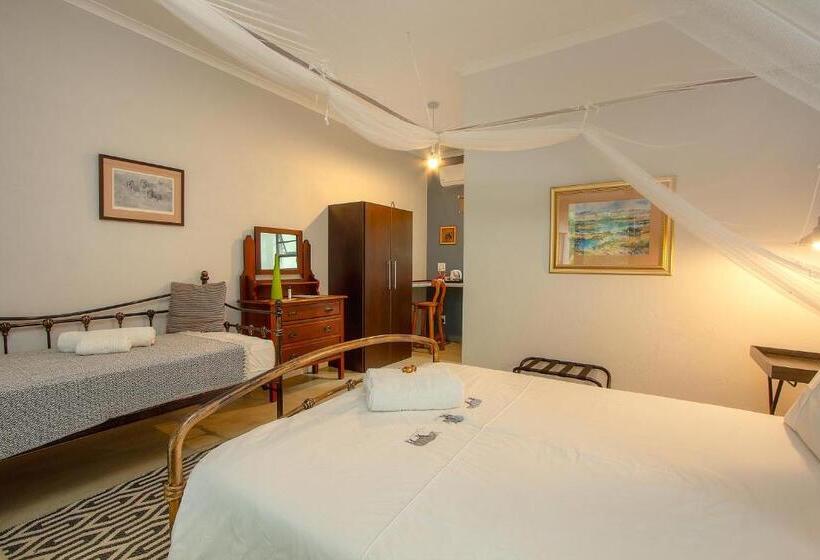 غرفة قياسية ثلاثية مطلة علي الحديقة, Thornforest Luxury Bush Lodge