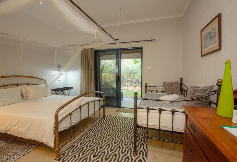 غرفة قياسية ثلاثية مطلة علي الحديقة, Thornforest Luxury Bush Lodge