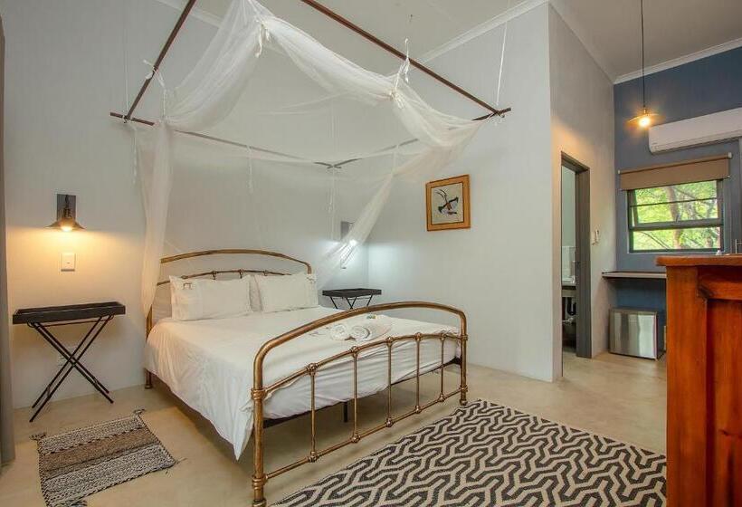 غرفة قياسية مطلّة علي حمام السباحة, Thornforest Luxury Bush Lodge