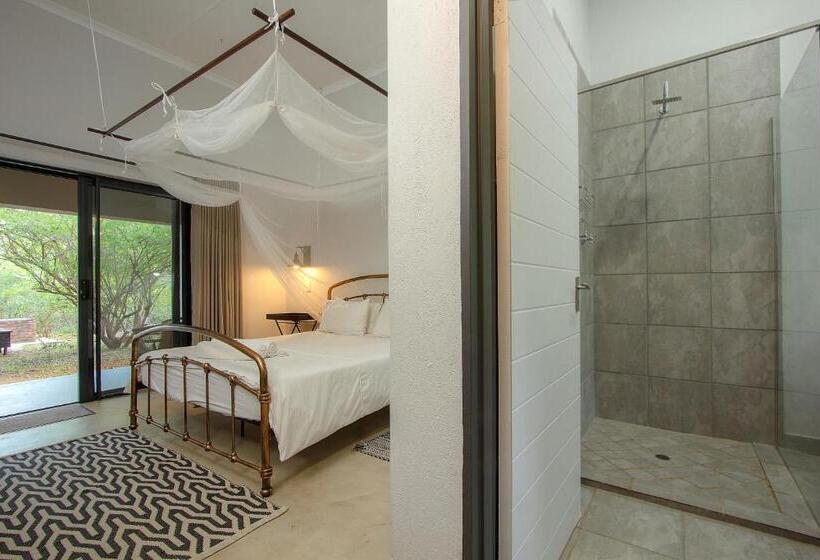 غرفة قياسية مطلّة علي حمام السباحة, Thornforest Luxury Bush Lodge