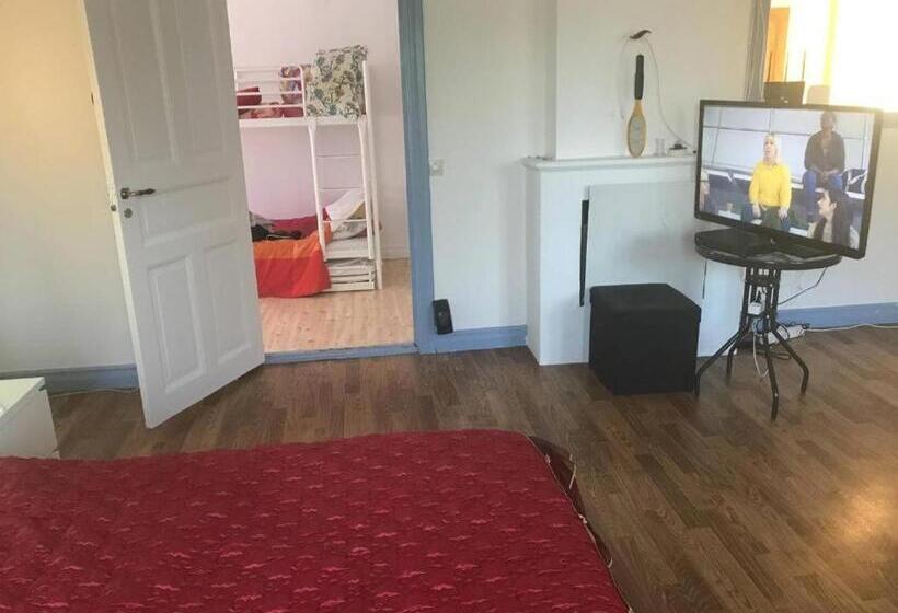 חדר משפחתי, Acevilla