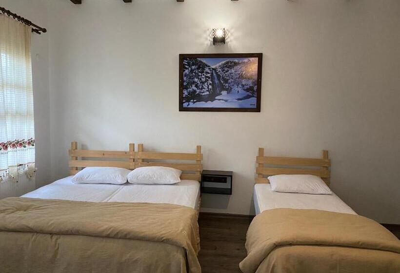 اتاق خانوادگی, Şelale Konak Çavuş'un Yeri