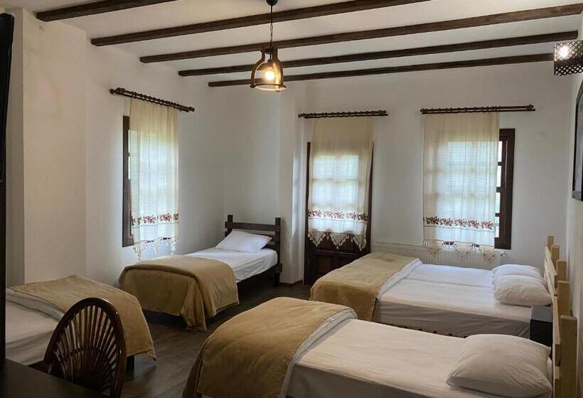 اتاق خانوادگی, Şelale Konak Çavuş'un Yeri