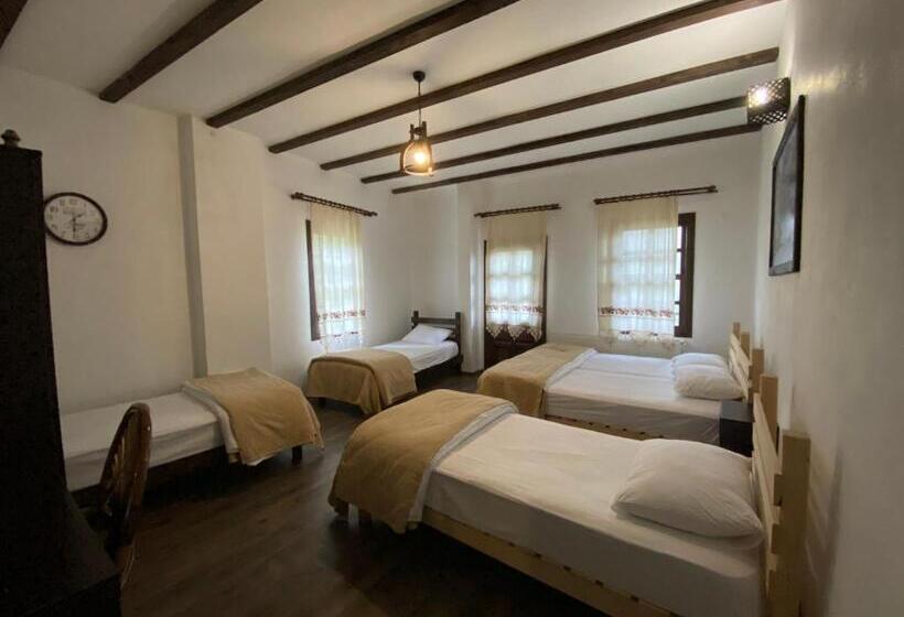 اتاق خانوادگی, Şelale Konak Çavuş'un Yeri