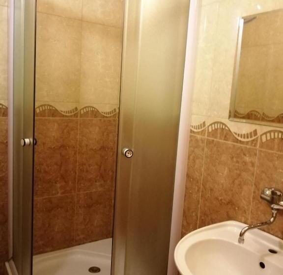 غرفة قياسية حمام مشترك, San