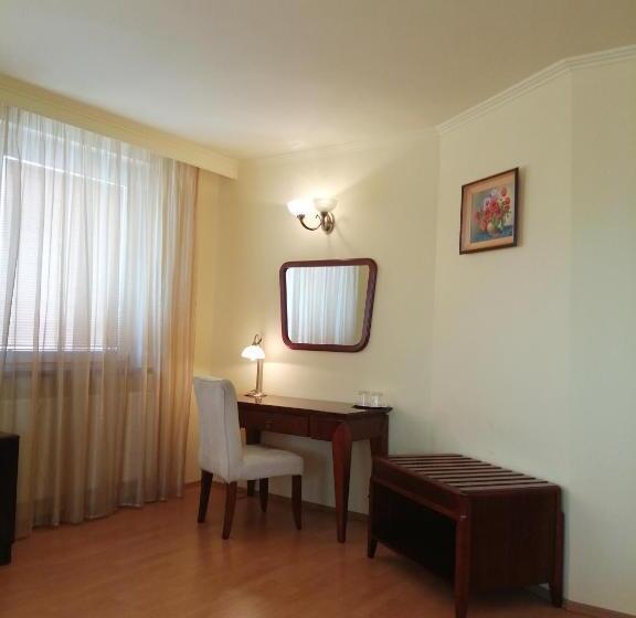 غرفة قياسية, San