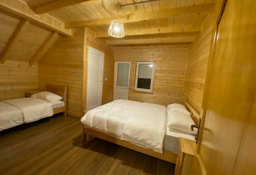 Номер Стандарт с Балконом, Adenisi Guesthouse