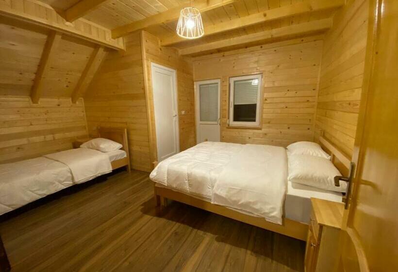 Номер Стандарт с Балконом, Adenisi Guesthouse