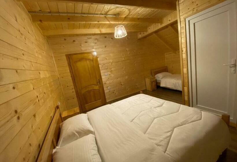 Номер Стандарт с Балконом, Adenisi Guesthouse