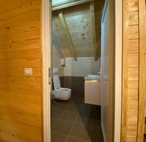 Номер Стандарт с Балконом, Adenisi Guesthouse