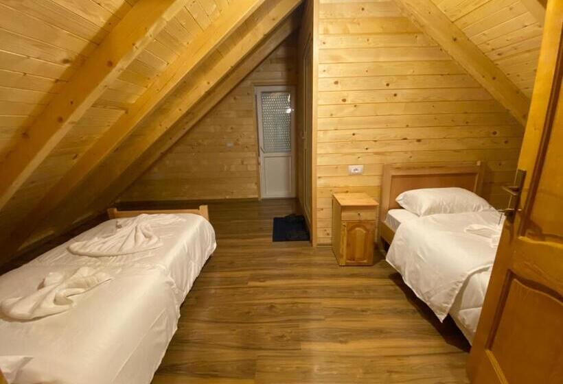 Номер Стандарт с Балконом, Adenisi Guesthouse