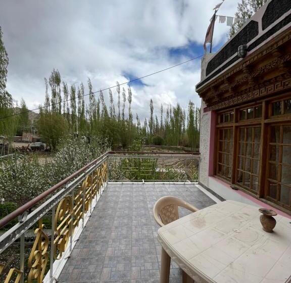 Quarto Deluxe com Sacada, Napishu Guest House