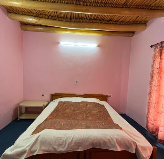 חדר אקונומי, Napishu Guest House