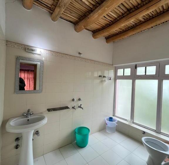 חדר אקונומי, Napishu Guest House