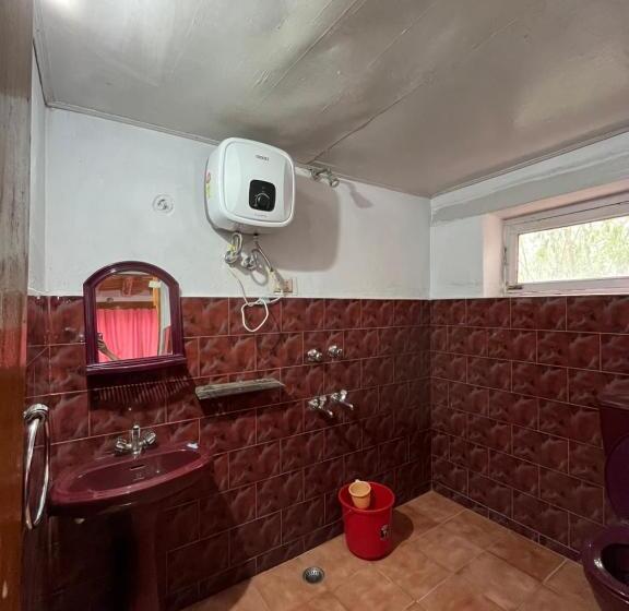 חדר אקונומי, Napishu Guest House