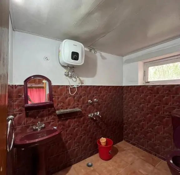 اتاق اکونومی, Napishu Guest House