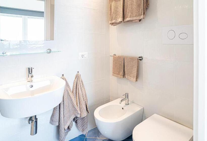 オーシャンビュースタンダードルーム, Un Posto Al Mare