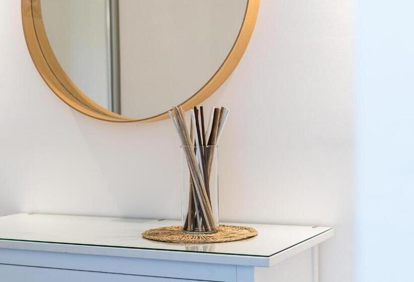 オーシャンビュースタンダードルーム, Un Posto Al Mare