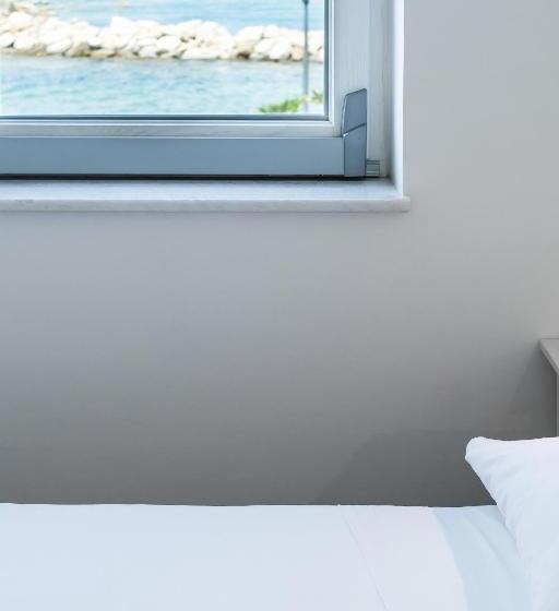 オーシャンビュースタンダードルーム, Un Posto Al Mare