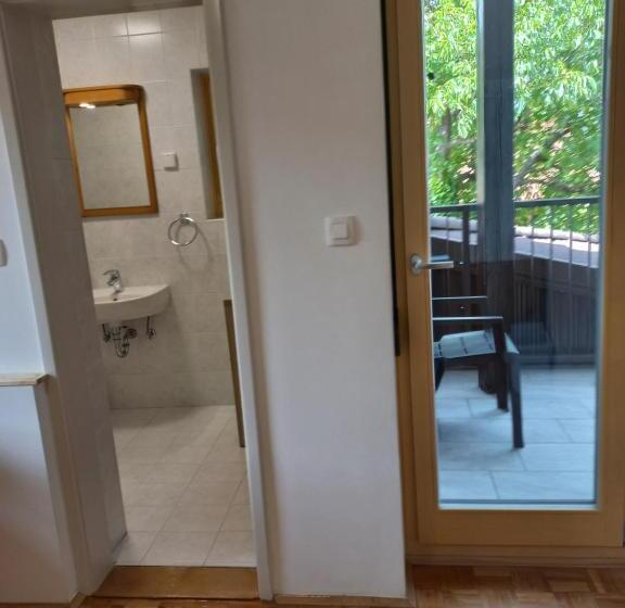 اتاق استاندارد, Sobe Levc