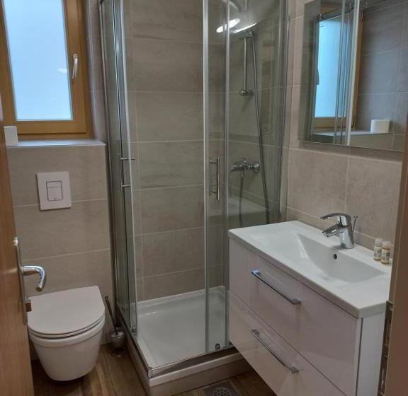 Standard room with outdoor bath, Sobe Levc