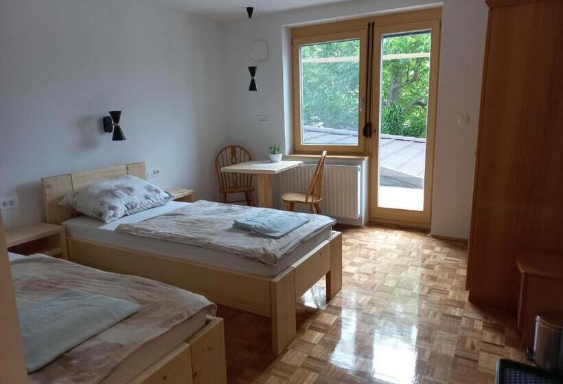 Standard room with outdoor bath, Sobe Levc