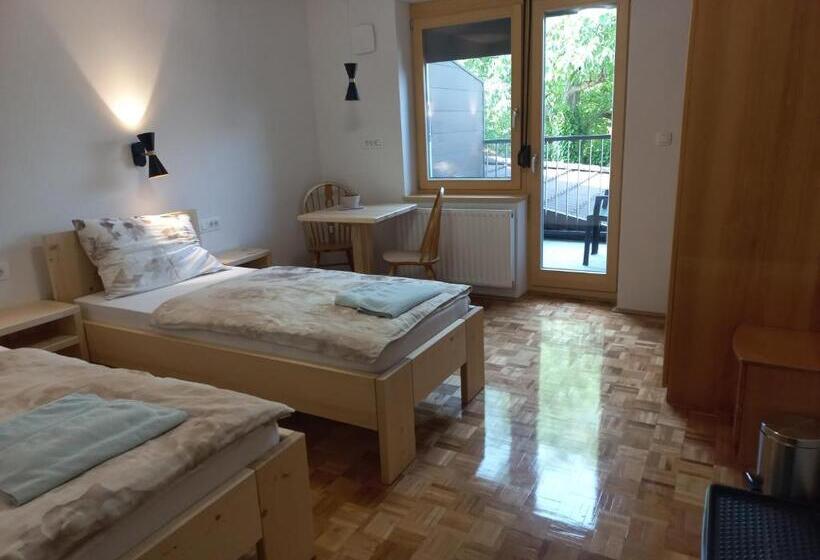 Standard room with outdoor bath, Sobe Levc