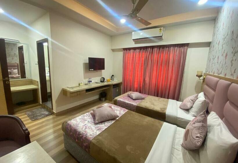 Deluxe Værelse, Sagar