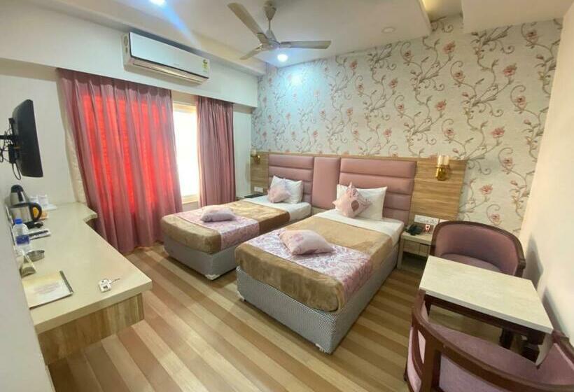 Deluxe Værelse, Sagar