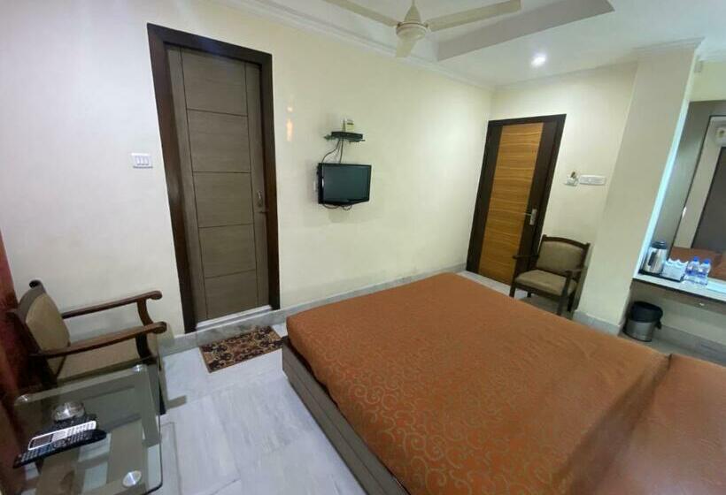 Deluxe Værelse, Sagar