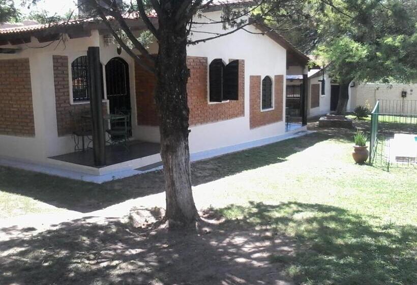 غرفة عائلية, La Casa De Ana