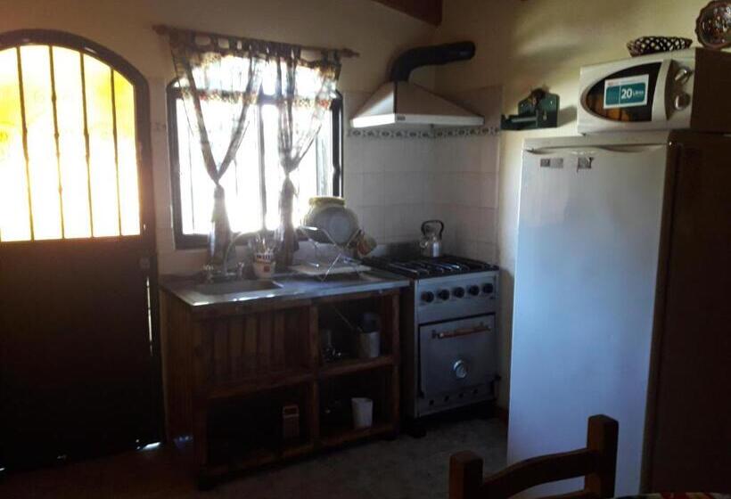 غرفة عائلية, La Casa De Ana