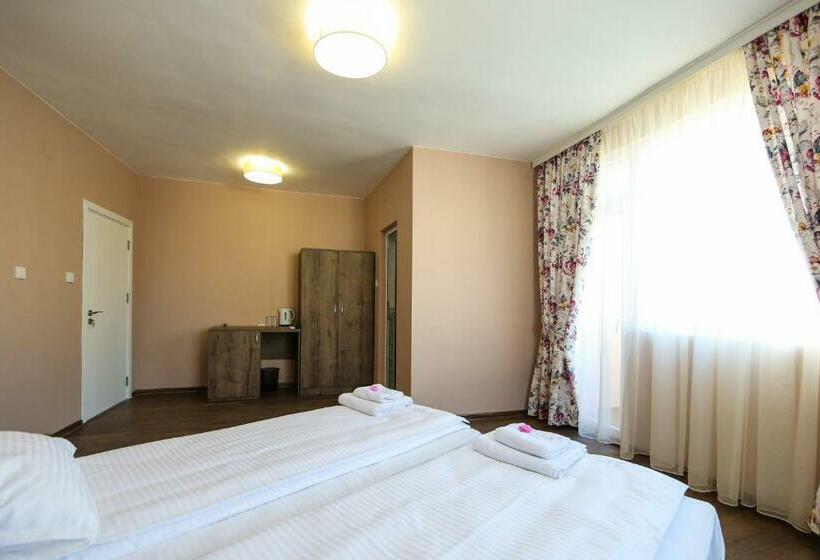 스탠다드 발코니 룸, The Secret Garden