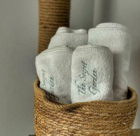 스탠다드 룸, The Secret Garden