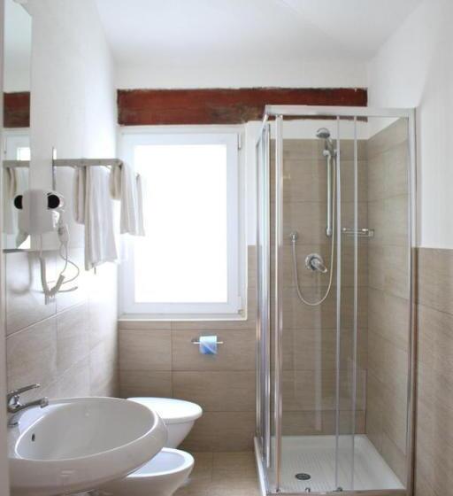 חדר קומפורט, Li Piri