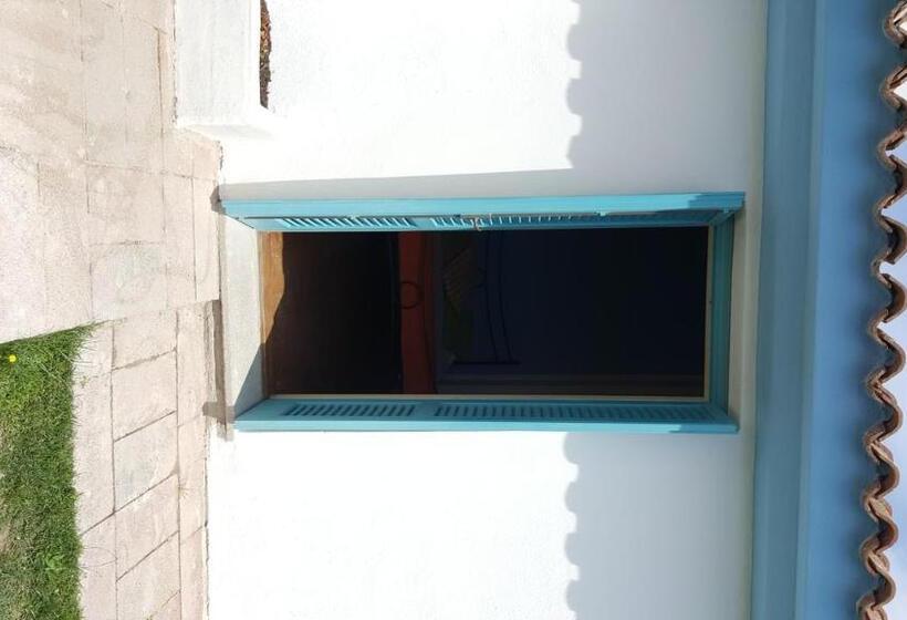 חדר קומפורט, Li Piri