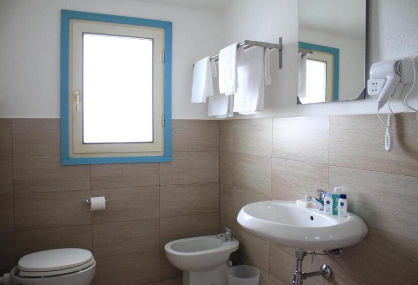 חדר דלוקס, Li Piri