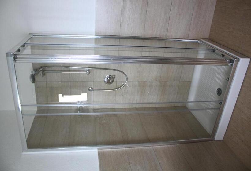 Номер Deluxe, Li Piri
