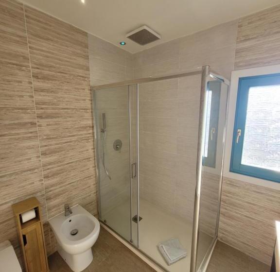 חדר סטנדרט, Li Piri