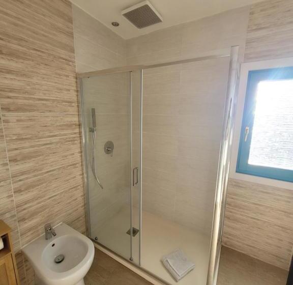 חדר סטנדרט, Li Piri