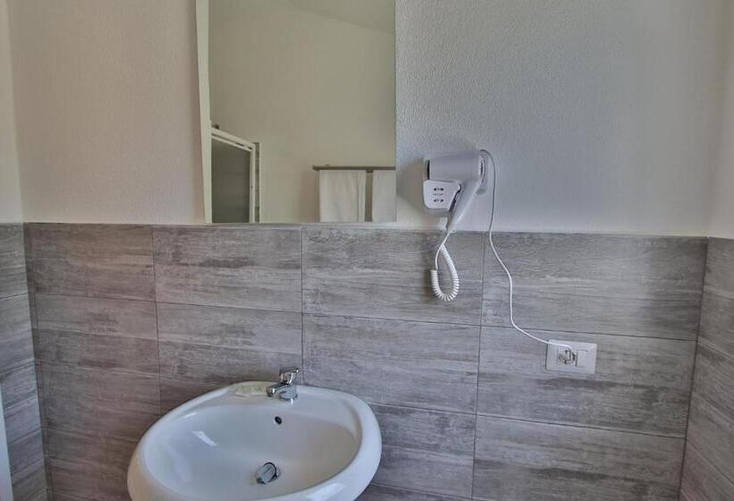 חדר סטנדרט נוף לגינה, Li Piri