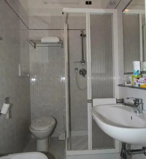 اتاق خانوادگی, Vera