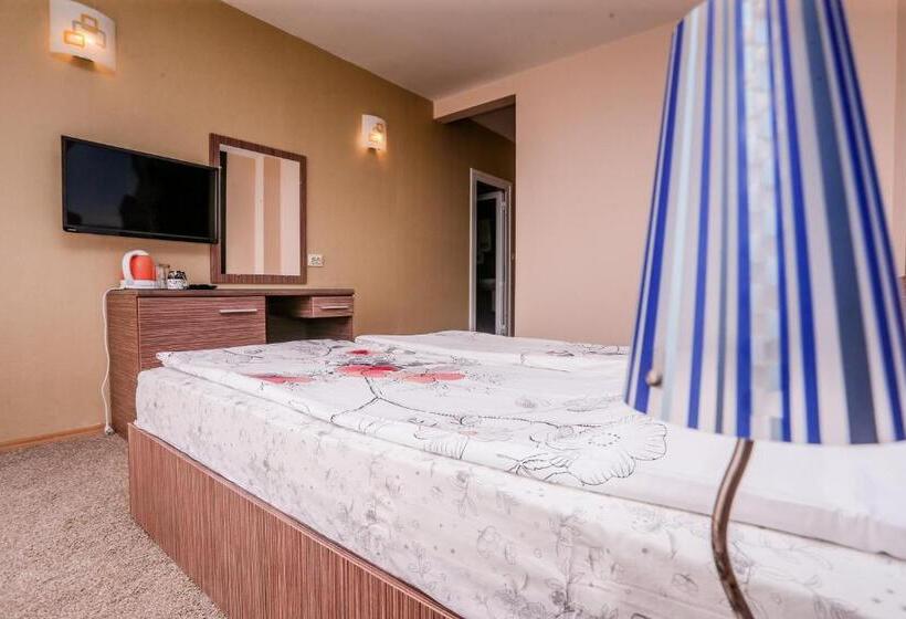 غرفة قياسية ثلاثية مزودة بتراس, Stella Del Mare Guest House