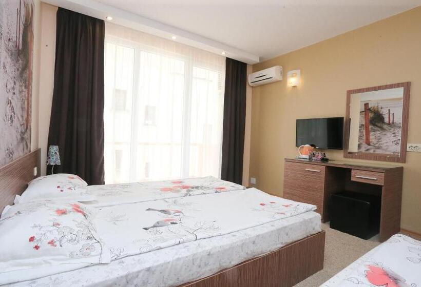 غرفة قياسية ثلاثية مزودة بتراس, Stella Del Mare Guest House