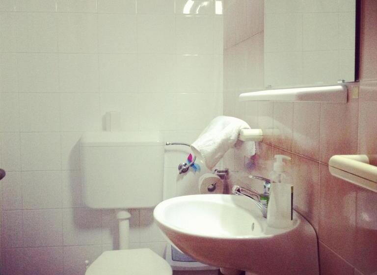 اتاق استاندارد سه نفره, Tourist Rooms Sajovic