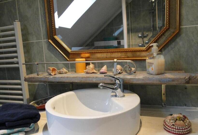 Номер Стандарт, Rosindell Cottage