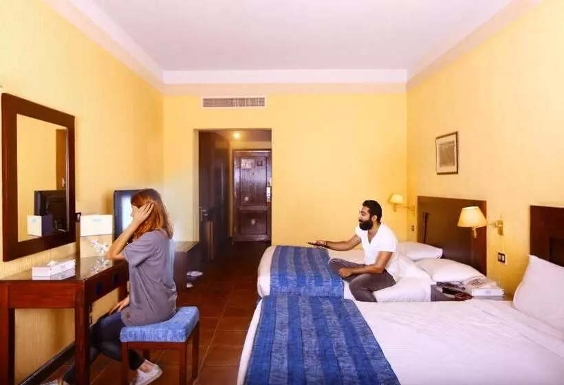 اتاق اساندارد با چشمانداز جانبی به دریا, Dome Marina Hotel & Resort Ain Sokhna